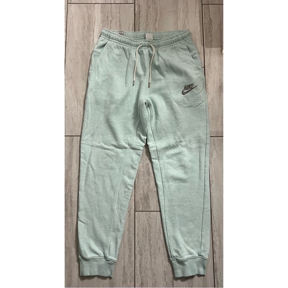 Nike Women’s Mint Green Sweatpants - L